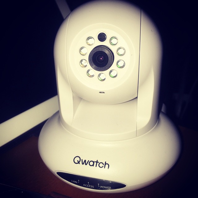 日中、家に誰もいないので、防犯カメラかいました。モーションセンサーをオンにしたら、メールボックスが報告画像で、大変なことになりました。