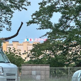 会社帰りのいつもの景色。いつまで見れるのだろうか、このお城のホテルも懐かしむ時が来るんだろうね。